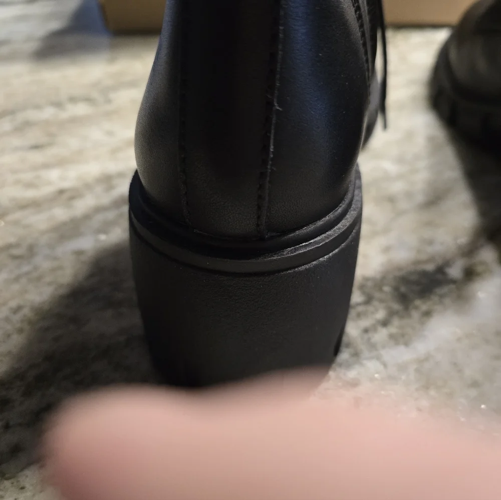 Steve Madden Black Lace-Up Women's Boots - Picture 8 of 10